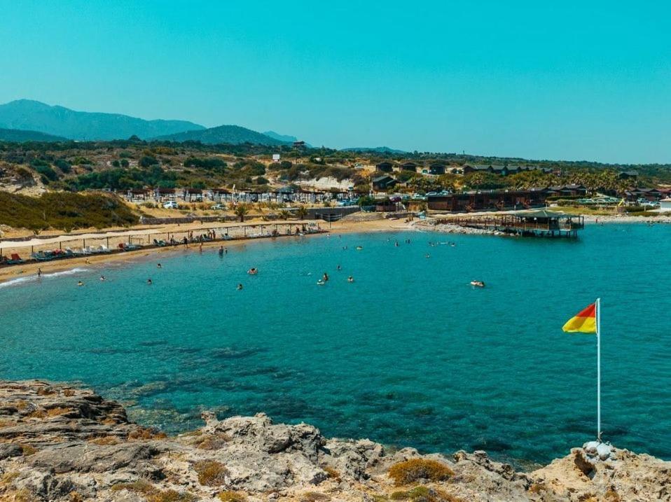 Zambak Holiday Village & Restaurant Superb Seafront Location ! Agios Georgios  外观 照片